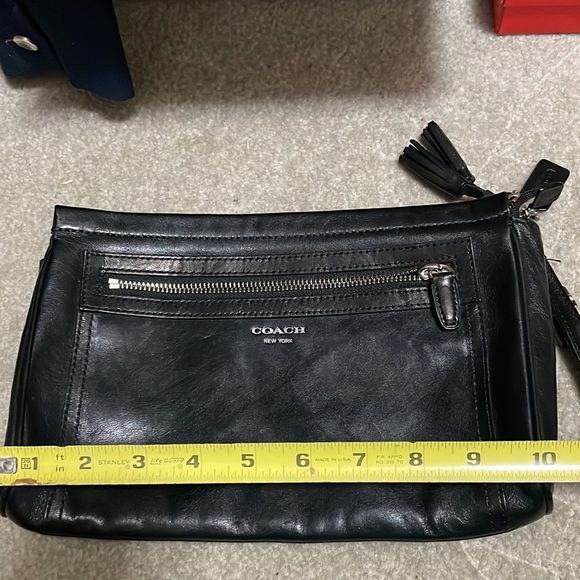 Coach Super cute detailing on this lightly used large wristlet black leather - Picture 2 of 7